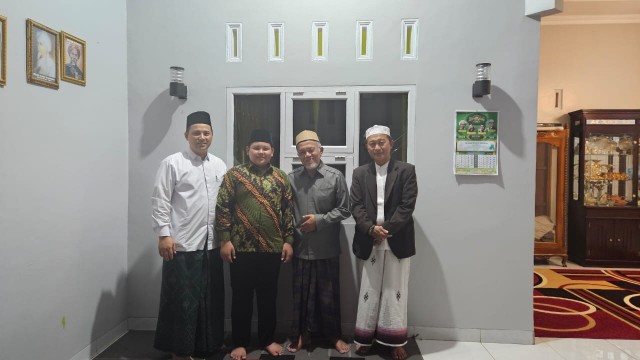 silaturahim Bapak pimpinan Pondok Pesantren Darussalam ke Kasepuhan Pamijahan Pangersa Kh Endang Adjidin 